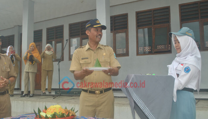 Rayakan Ultah Ke-12, SMK Negeri 1 Padaherang Hanya Potong Tumpeng