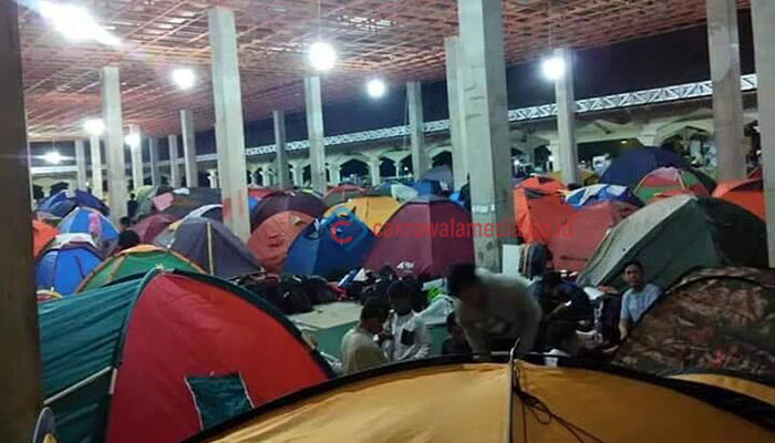 200 Tenda Terpasang, Itikaf di Masjid Habiburrahman