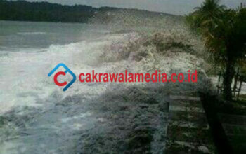 Diterjang Pancaroba, Ratusan Perahu dan Warung di Pangandaran Rusak