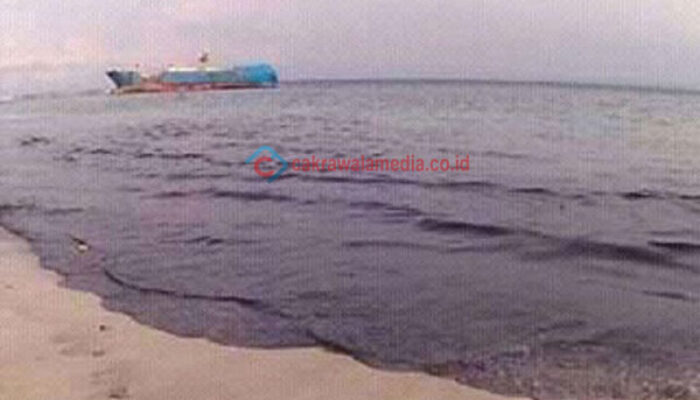 Gara-Gara Kapal FV Viking, Laut Pantai Pangandaran Tercemar Oli Dan Solar