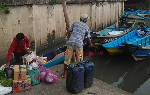 Mudik Lebaran Bawa Berkah Pemilik Perahu di Sungai Citanduy