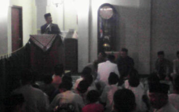 Ngalap Barokah di Masjid Miftahuttoyyibah
