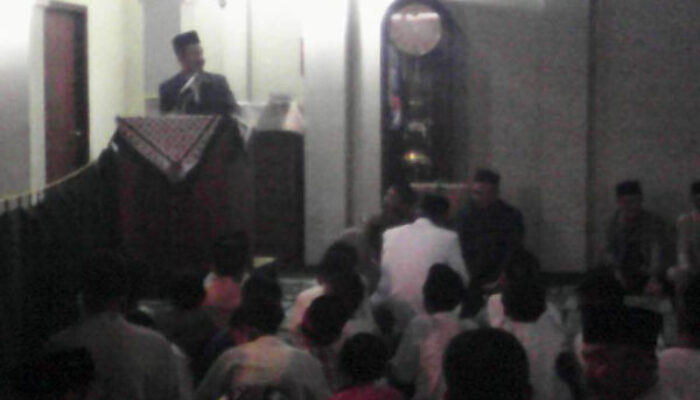 Ngalap Barokah di Masjid Miftahuttoyyibah