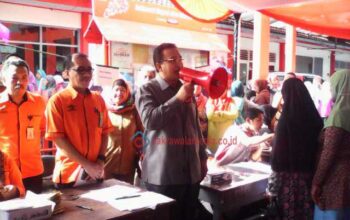Ribuan Warga Antri Ambil Jatah PKH
