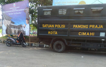 Satpol PP Cimahi Larang PKL Jualan di Jln. Amir Mahmud