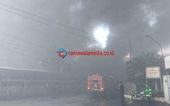 Si Jago Merah Ini Ga Puasa, Malah Melahap Pabrik Kain