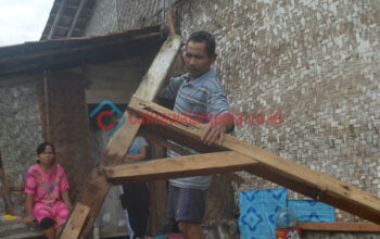 Setengah Rumah Aam Jadi Puing