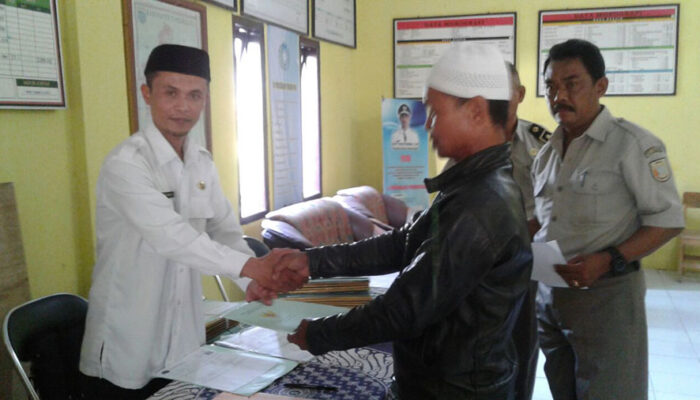 50 Sertifikat di Desa Indrajaya Sukaratu Dapat Program Prona