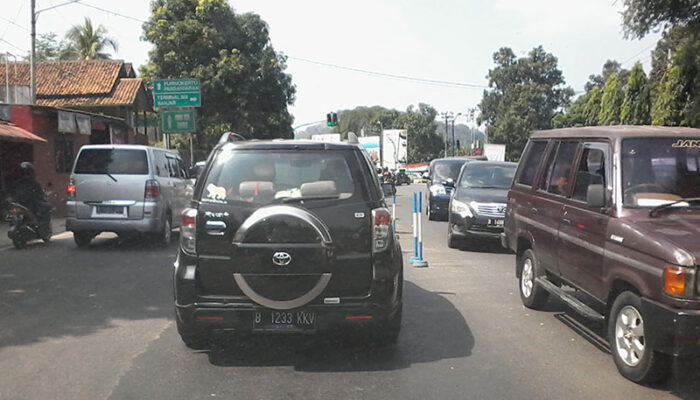 Arus Balik Mudik H+1 Malam, Jalur Selatan Mengular Macet Panjang