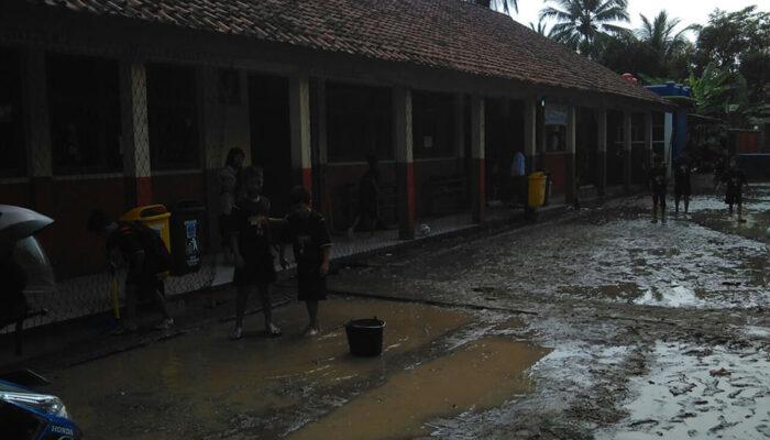 Banjir Bandang di Pangandaran, Rusak Fasilitas Sekolah