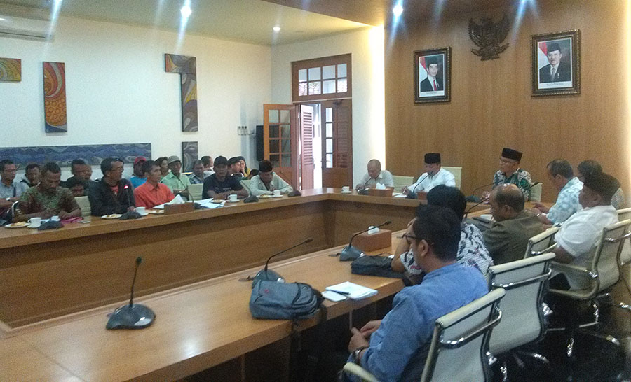 Emil Berikan Tiga Solusi Warga Korban Penggusuran PT.KAI