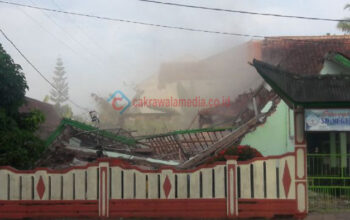 Ironis, Jelang Lebaran Bangunan SDN 1 Parigi Pangandaran Ambruk