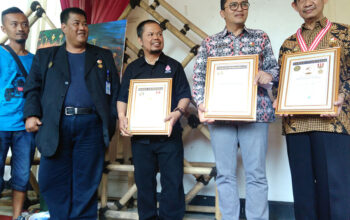 Lima Seniman Pecahkan Melukis Tercepat dalam Acara Pameran Seni dan Fotografi Cimahi