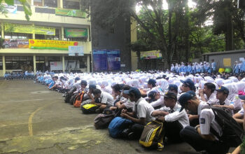 Orang Tua Siswa Sambut Baik Antar Anak ke Sekolah Pada Hari Pertama