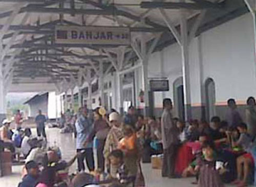 Pemudik Via Kereta Mulai Padati Stasiun Banjar