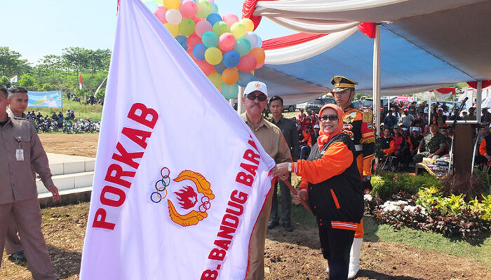 Pagelaran Kesenian Sunda Meriahkan Pembukaan Porkab Bandung Barat 2016