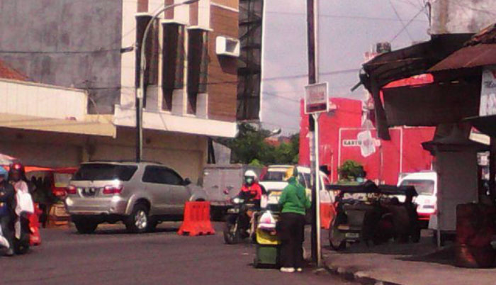 Seorang Ibu Pertaruhkan Nyawa untuk Hidupi Keluarga