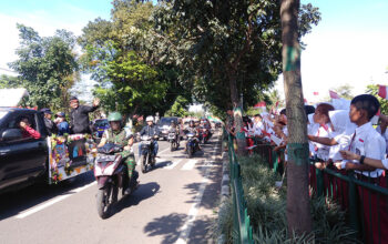 Siswa SD Antusias Sambut Piala Adipura