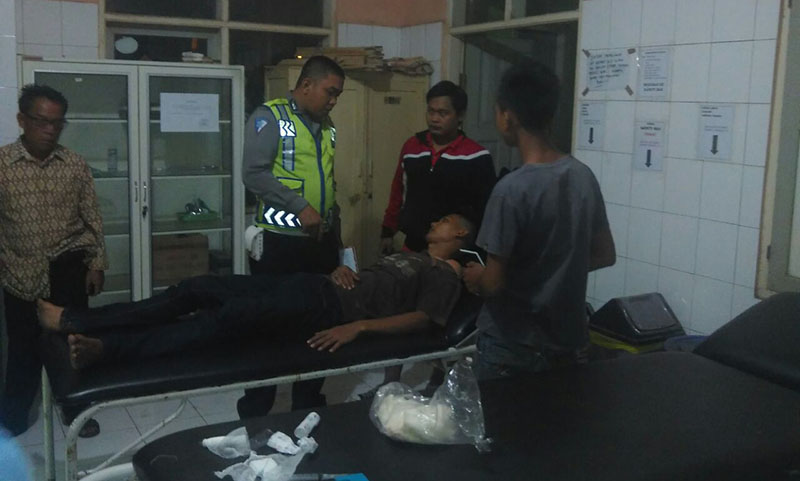 Bus VS Pick Up, Tiga Orang Terluka Parah