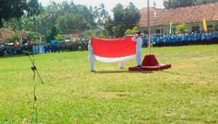 Insiden Bendera Jatuh Warnai Upacara di Lapangan Parigi Pangandaran