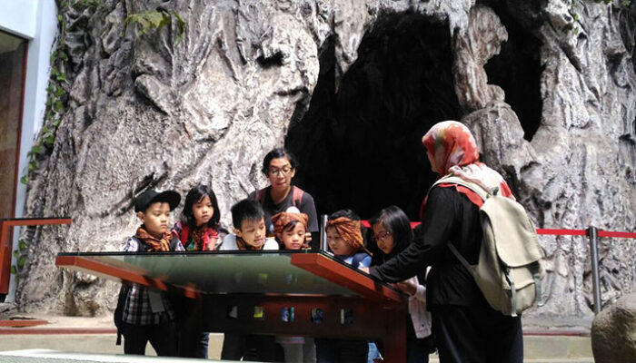 Kenalkan Anak Tentang Sejarah Kota Bandung