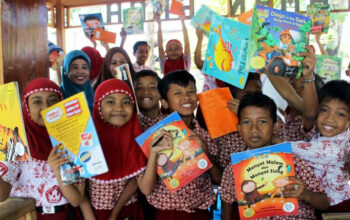 Perbanyak Koleksi Buku di Sekolah Tanpa Dana BOS? Bisa!