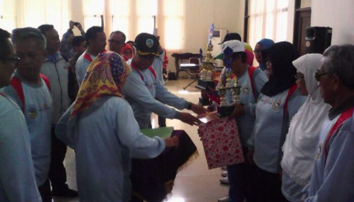 Saatnya Memperhatikan Lansia Sepenuh Hati