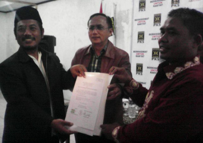 DPP PKS Serahkan SK Untuk Dede-Asep