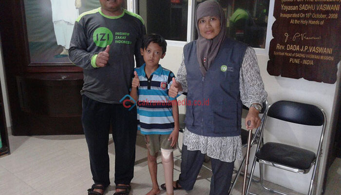 Dede Sekarang Punya Kaki, IZI Gulirkan Program 1000 Kaki Palsu