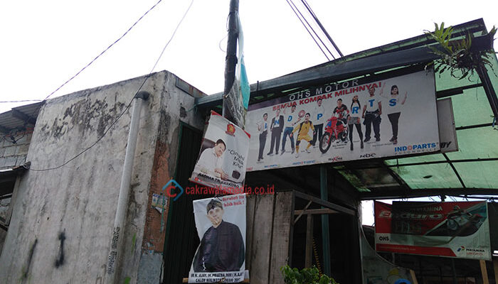 Dua Pekan Patroli, Satpol PP Kota Cimahi Belum Turunkan Semua Spanduk Politik