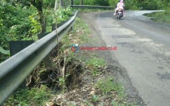 Hati-hati Jika Melintas Jalan Raya Emplak Ada yang Amblas