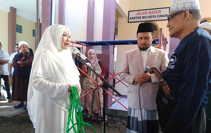 Idul Adha, Atty Kurbankan Satu Ekor Sapi