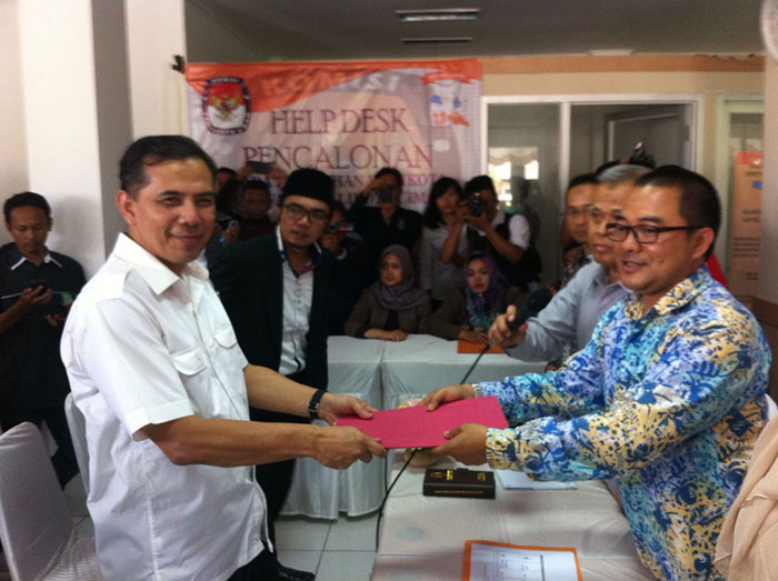 Inilah Pasangan Pertama yang Mendaftar ke KPU Kota Cimahi
