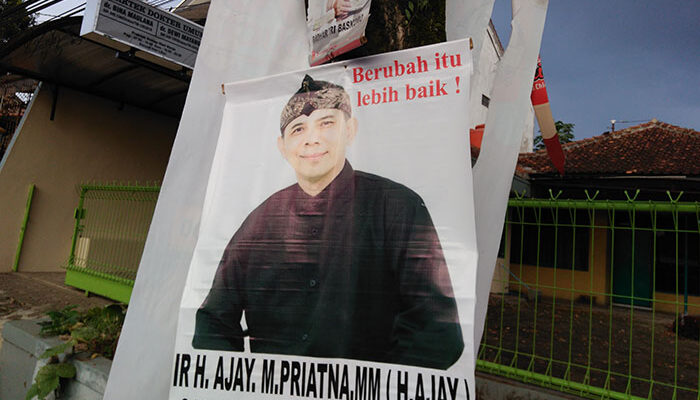 Jika Imbauan Tak Digubris, Satpol PP Pastikan Cabut Tempelan Bakal Calon Wali Kota Cimahi