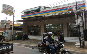 Menjamurnya Mini Market Ilegal Ancam Pengusaha Kecil