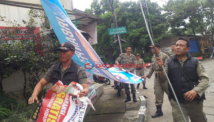 Ratusan Spanduk Bakal Calon Wali Kota Diamankan Satpol PP