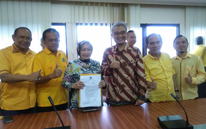 SK Sudah Dikantongi, Atty-Azul Siap Bertarung di Pilkada Kota Cimahi