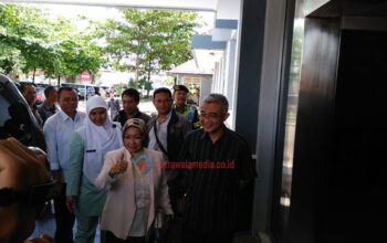 Senyuman Atty-Azul Usai Periksa Kesehatan Penyakit Dalam