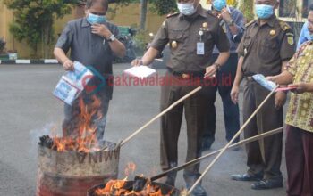 Kejari Singaparna Musnahkan Ribuan Barang Bukti