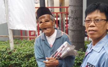 Abdul Rahman, Pria Renta Penjual Koran yang Wajahnya Diperban