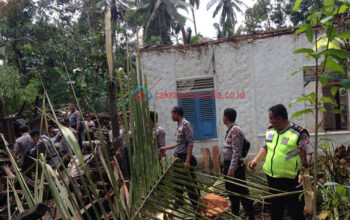 Anggota Polres Ciamis Gelar Baksos di lokasi Bencana Puting Beliung