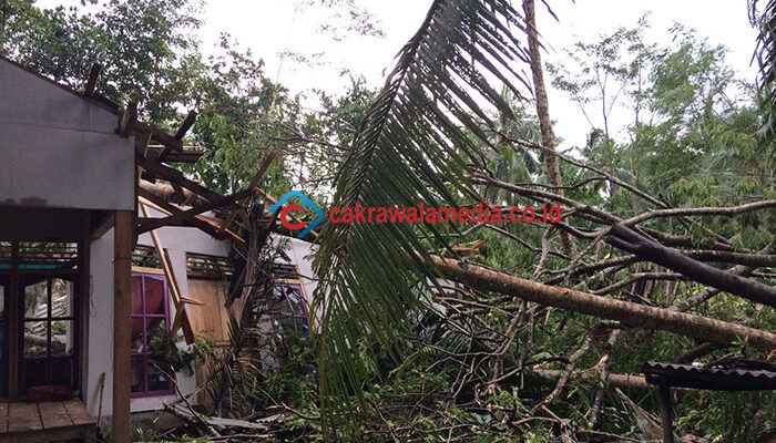Bencana Puting Beliung di Parigi Tewaskan Warga