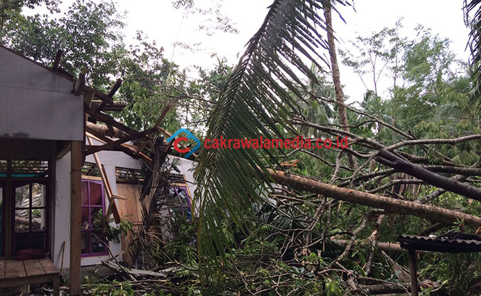 Bencana Puting Beliung di Parigi Tewaskan Warga