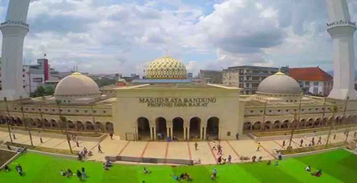 Bergesernya Makna Masjid