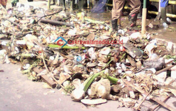 Duh, Masih Banyak Warga Sukamanah Cipedes Buang Sampah ke Sungai