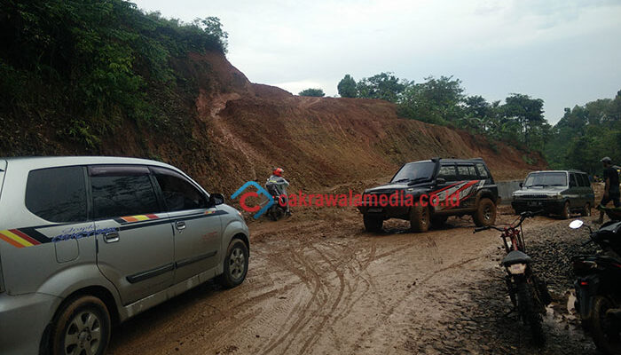 Jembatan Ciputrapinggan Amblas, Arus Lalin Dialihkan