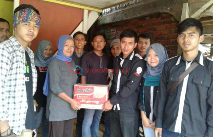KEMBARA Salurkan Bantuan untuk Korban Banjir Garut