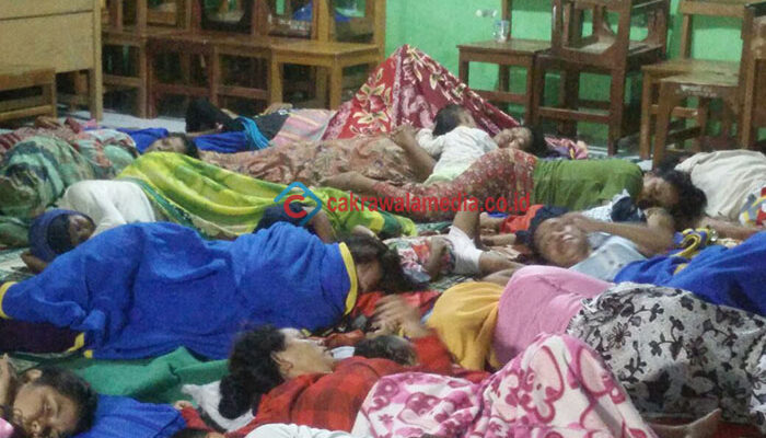 Terancam, Puluhan Warga Bojong Karekes Babakan Mengungsi Ke SMAN 1 Pangandaran