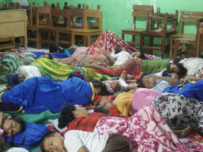 Terancam, Puluhan Warga Bojong Karekes Babakan Mengungsi Ke SMAN 1 Pangandaran