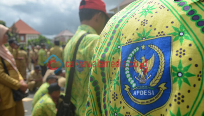 Nuansa Dukungan Dibalik Tuntutan Para Kades !!